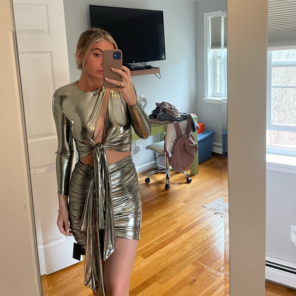JLUX LABEL METALLIC SKIRT SET. Includes top and skirt